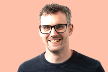 Headshot of Tom Clowes