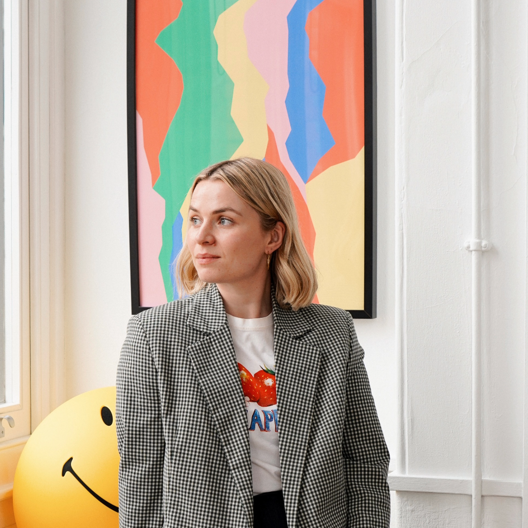 Headshot of Camp Digital speaker Jane Bowyer. Jane has short blonde hair and blue eyes
